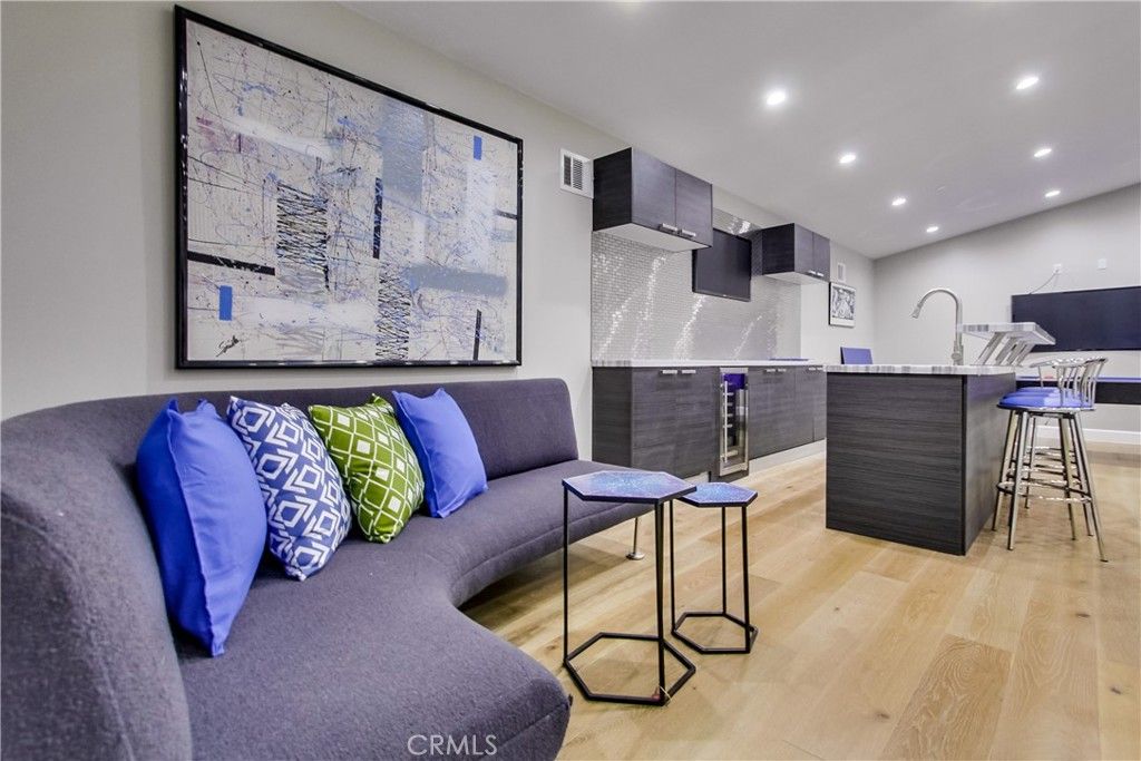 Image 16 of property listing at 11645 Woodbridge Street, Studio City, CA 91604