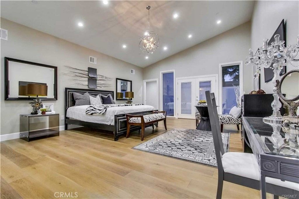 Image 18 of property listing at 11645 Woodbridge Street, Studio City, CA 91604