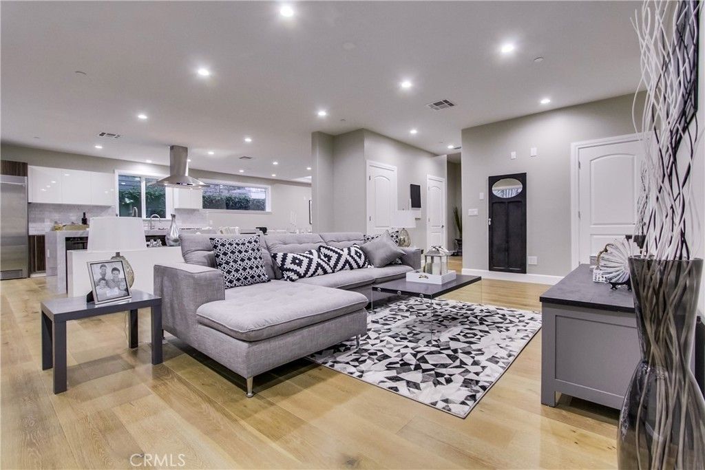 Image 21 of property listing at 11645 Woodbridge Street, Studio City, CA 91604
