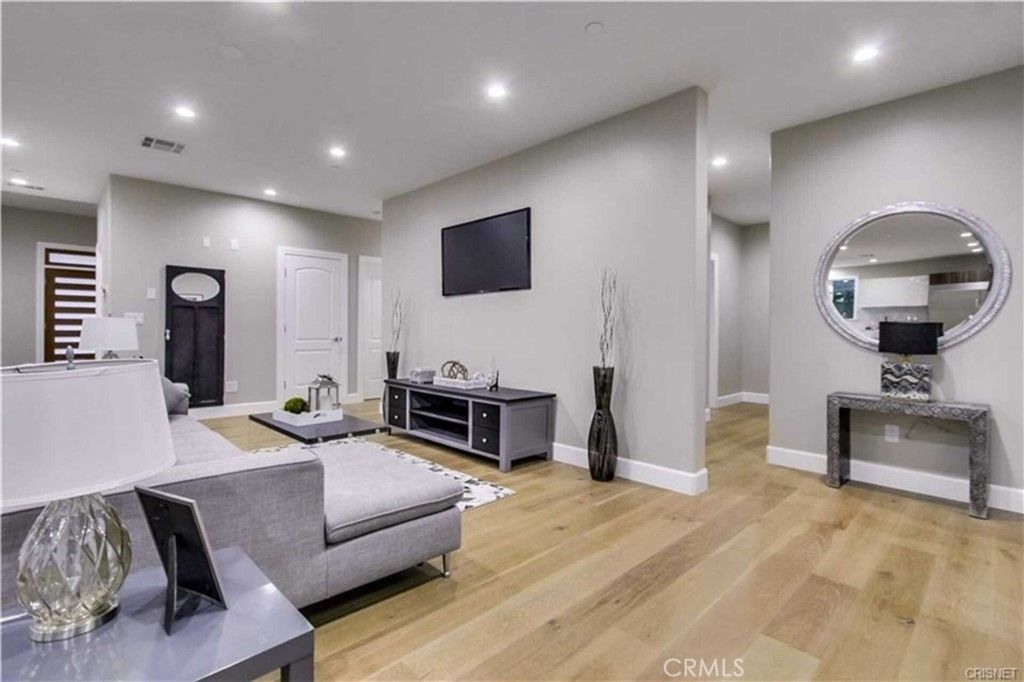 Image 22 of property listing at 11645 Woodbridge Street, Studio City, CA 91604