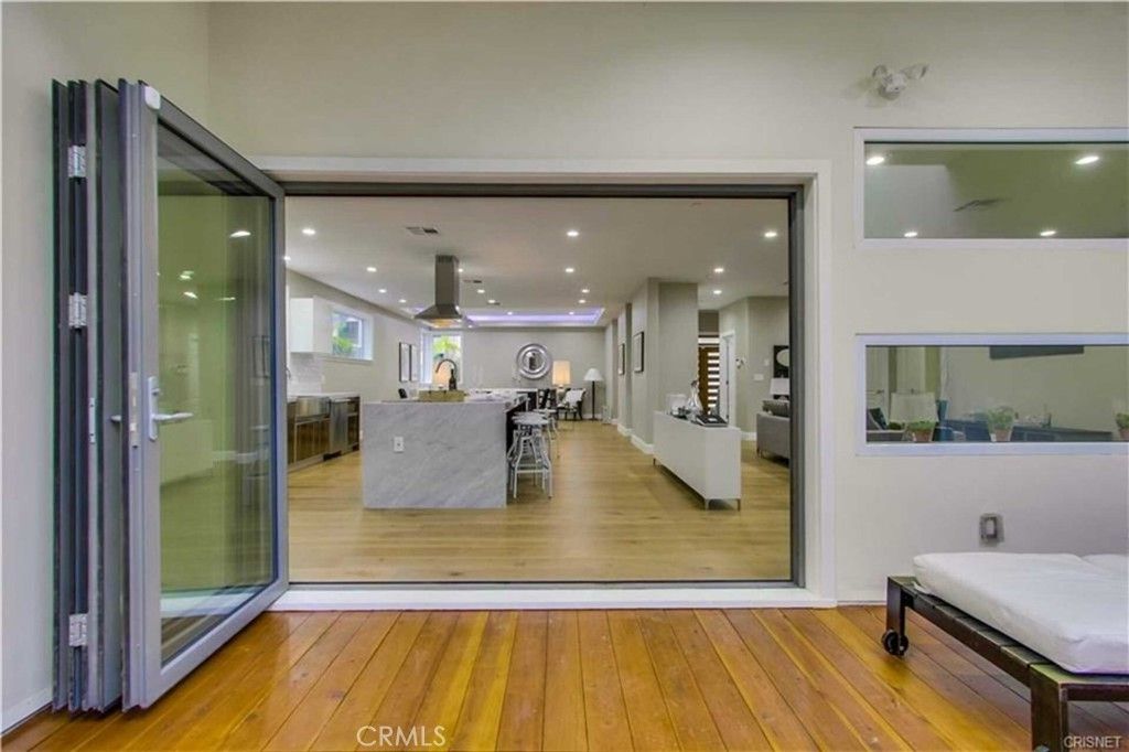 Image 5 of property listing at 11645 Woodbridge Street, Studio City, CA 91604