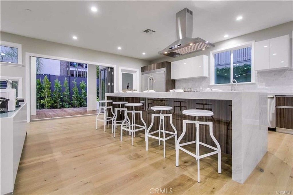 Image 6 of property listing at 11645 Woodbridge Street, Studio City, CA 91604