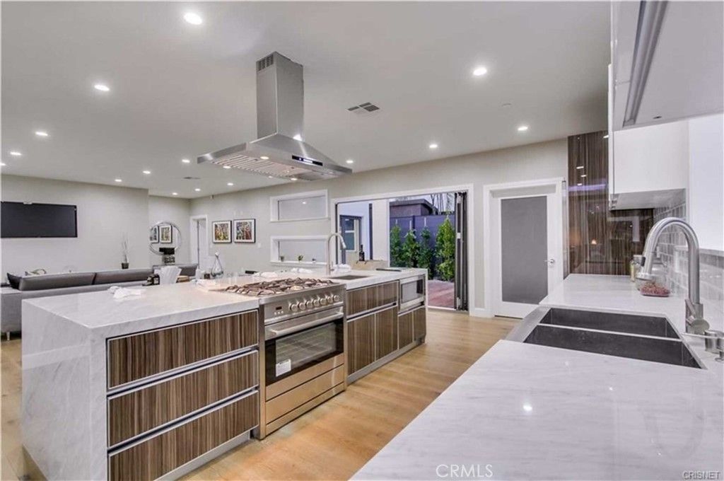 Image 7 of property listing at 11645 Woodbridge Street, Studio City, CA 91604