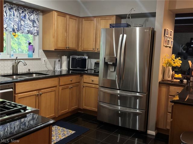 17022 Eagles Nest Circle, Strongsville, OH 44136