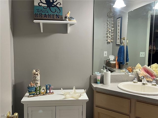 17022 Eagles Nest Circle, Strongsville, OH 44136