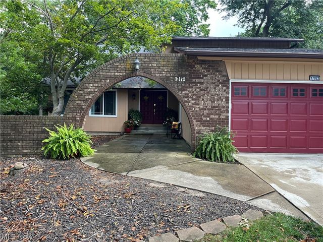 17022 Eagles Nest Circle, Strongsville, OH 44136