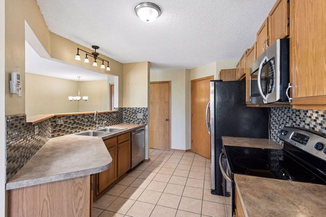 7623 Nicholas Way, Chanhassen, MN 55317