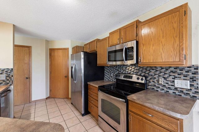 7623 Nicholas Way, Chanhassen, MN 55317