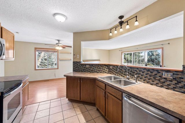 7623 Nicholas Way, Chanhassen, MN 55317