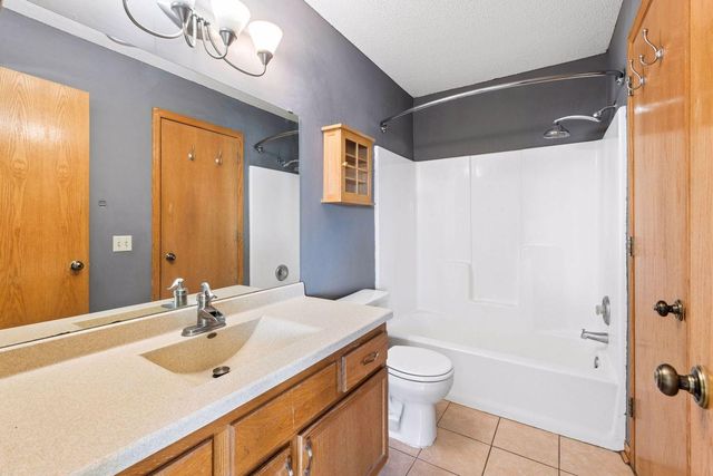 7623 Nicholas Way, Chanhassen, MN 55317