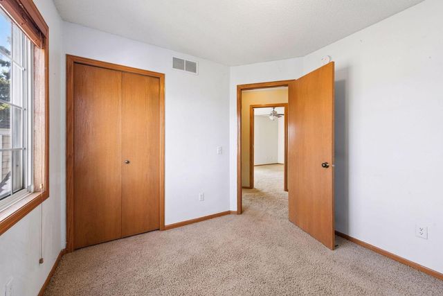 7623 Nicholas Way, Chanhassen, MN 55317