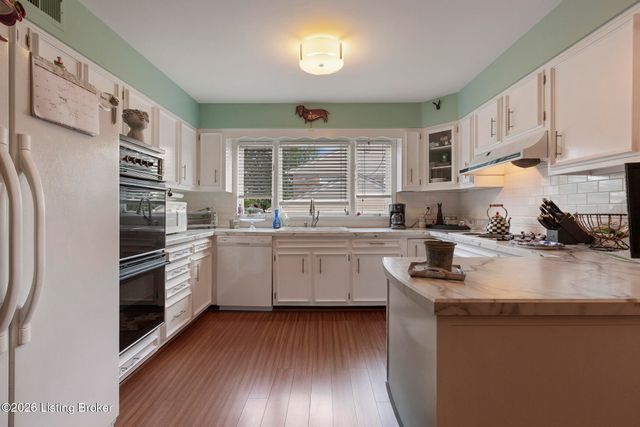 3015 Hayfield Dr, Louisville, KY 40205