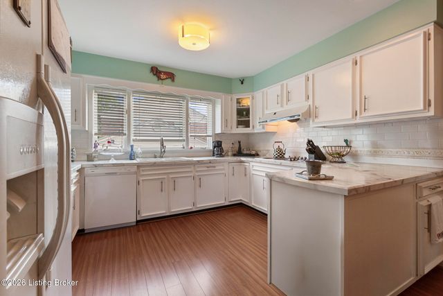 3015 Hayfield Dr, Louisville, KY 40205