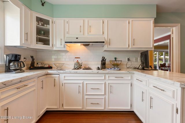 3015 Hayfield Dr, Louisville, KY 40205