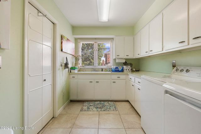 3015 Hayfield Dr, Louisville, KY 40205