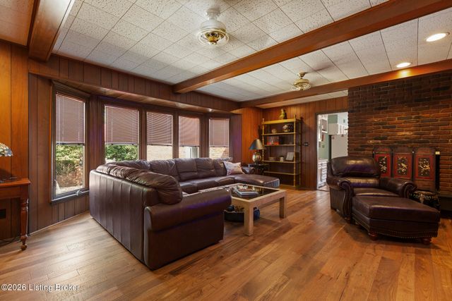 3015 Hayfield Dr, Louisville, KY 40205
