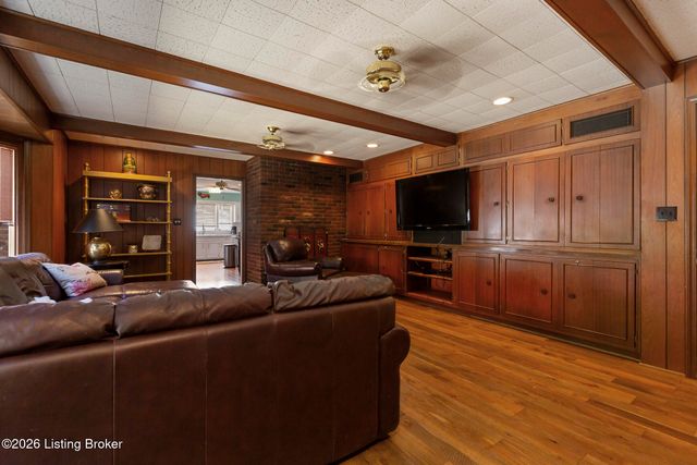 3015 Hayfield Dr, Louisville, KY 40205
