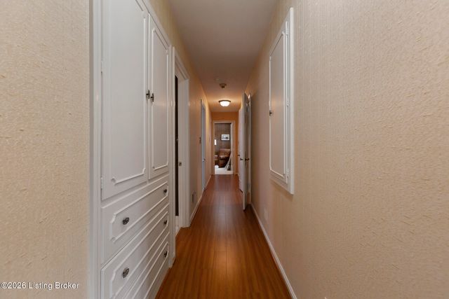 3015 Hayfield Dr, Louisville, KY 40205
