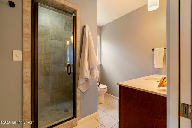 3015 Hayfield Dr, Louisville, KY 40205