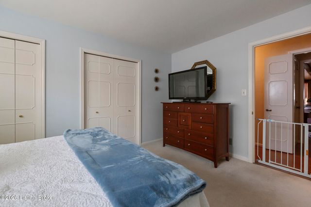 3015 Hayfield Dr, Louisville, KY 40205