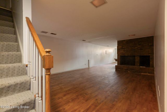 3015 Hayfield Dr, Louisville, KY 40205