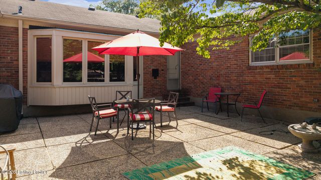 3015 Hayfield Dr, Louisville, KY 40205