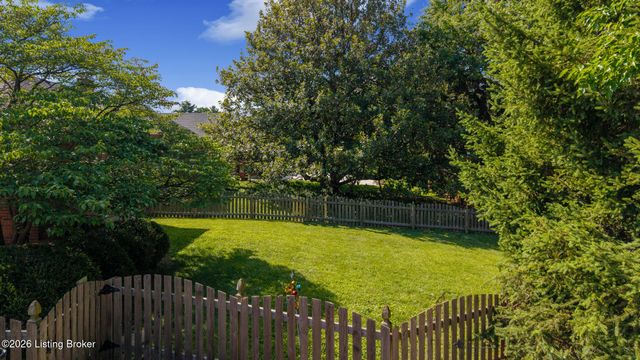 3015 Hayfield Dr, Louisville, KY 40205