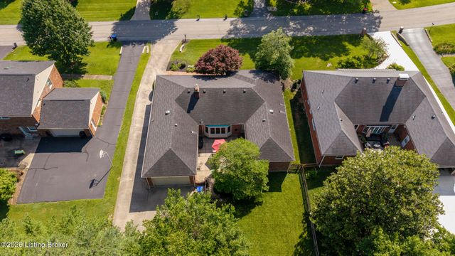 3015 Hayfield Dr, Louisville, KY 40205