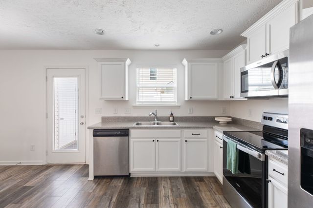 2353 Date Dr, Murfreesboro, TN 37130