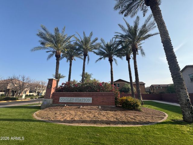 3691 E LESLIE Drive, Gilbert, AZ 85296