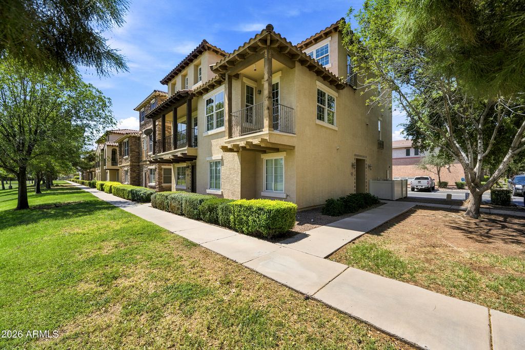 3691 E LESLIE Drive, Gilbert, AZ 85296