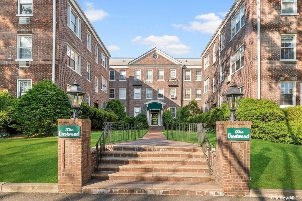 1 Meadow Drive 3D, Woodmere, NY 11598