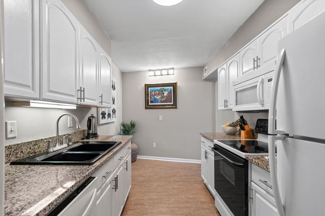 400 20th Ave N Apt 606, Myrtle Beach, SC 29577