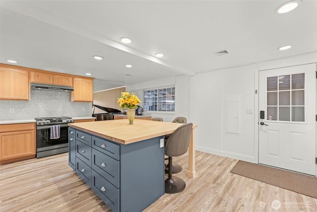 7045 Hawks Prairie Road NE, Olympia, WA 98516