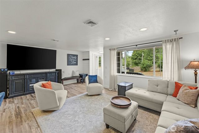 7045 Hawks Prairie Road NE, Olympia, WA 98516