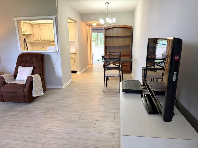 162 Windsor H, West Palm Beach, FL 33417