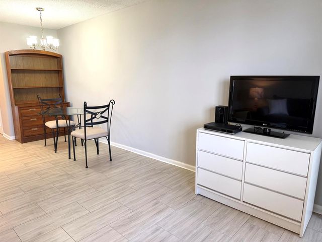 162 Windsor H, West Palm Beach, FL 33417