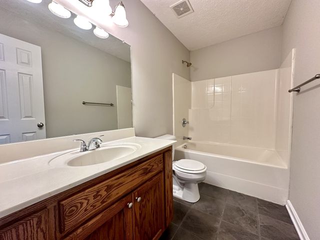 300 Condor Ct Apt A, Clarksville, TN 37042