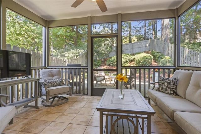 1085 Davis Circle NW R, Atlanta, GA 30318