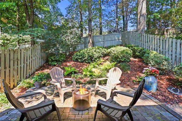 1085 Davis Circle NW R, Atlanta, GA 30318