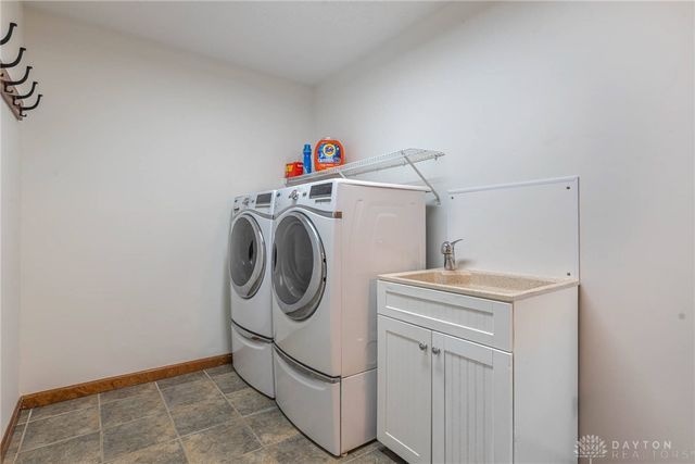 3036 Patsie Drive, Beavercreek, OH 45434