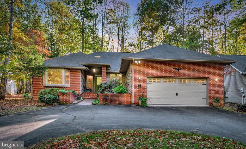 221 WASHINGTON ST, Locust Grove, VA 22508