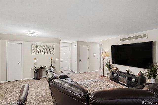 716 S Milford Road, Milford, MI 48381