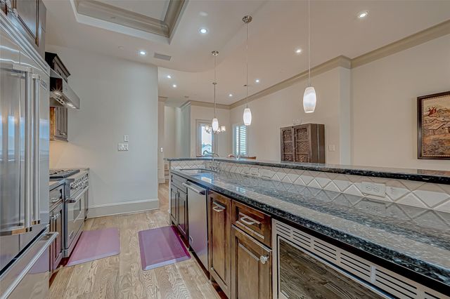 311 Calle Sevilla Place, Houston, TX 77007