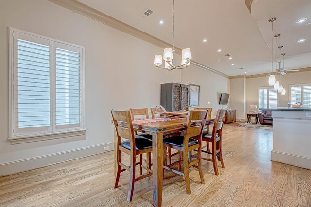 311 Calle Sevilla Place, Houston, TX 77007