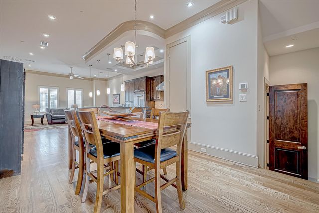 311 Calle Sevilla Place, Houston, TX 77007