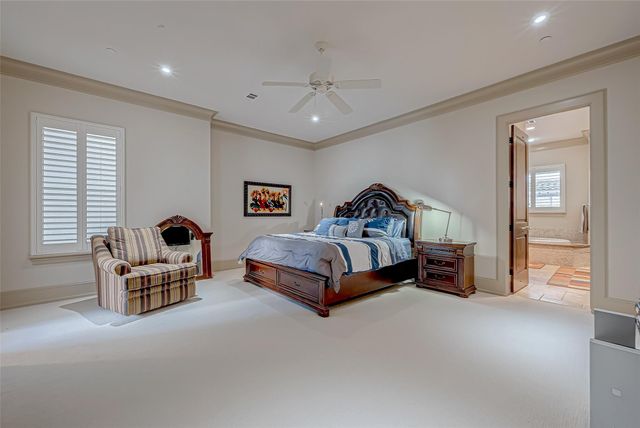 311 Calle Sevilla Place, Houston, TX 77007