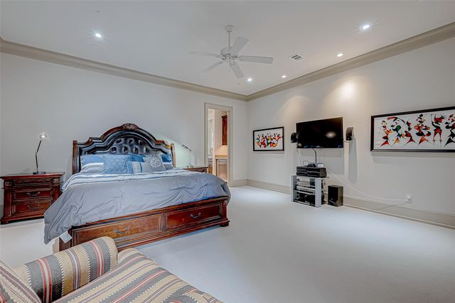 311 Calle Sevilla Place, Houston, TX 77007