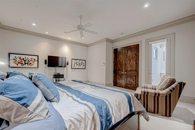 311 Calle Sevilla Place, Houston, TX 77007