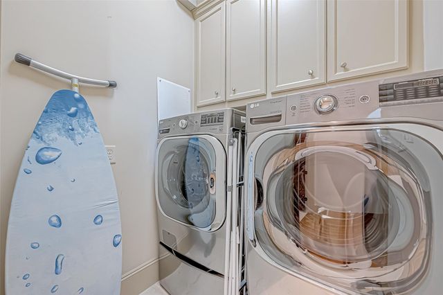 311 Calle Sevilla Place, Houston, TX 77007